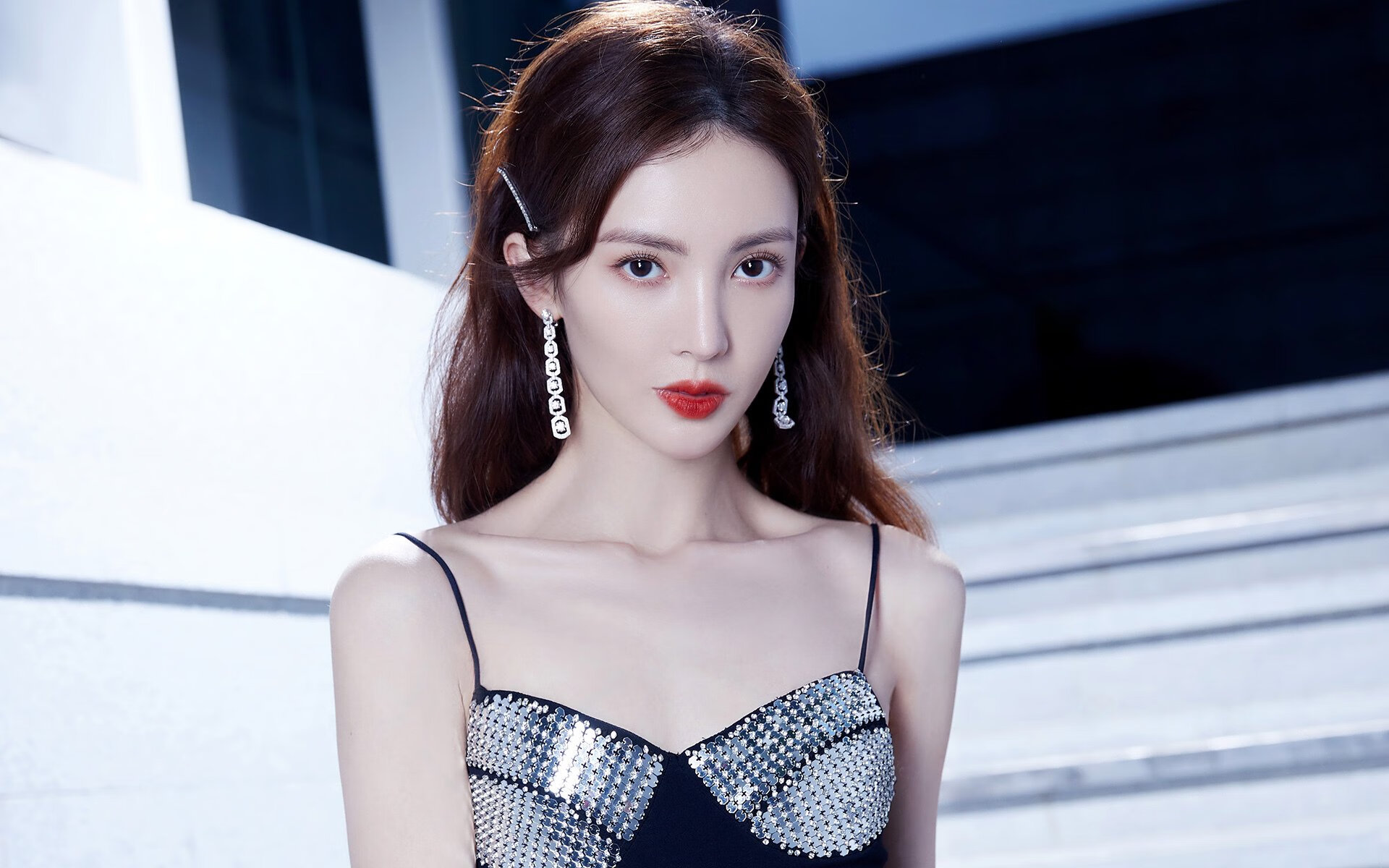 乐鱼vip-史上“最硬核”防守：他连续多场封堵对手得分线，成为比赛中的“黑暗骑士”！