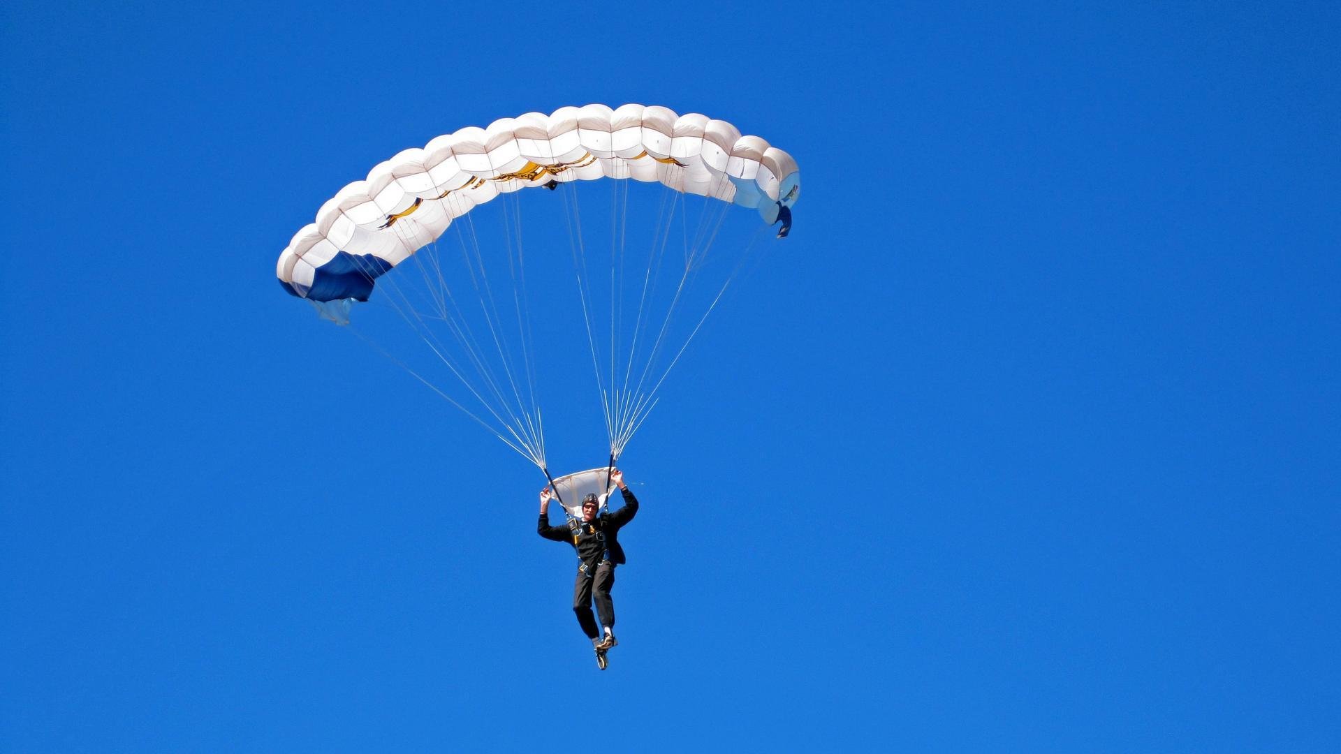 “穿越五大洲：全球极限巡回的壮丽画卷”，五大穿越路线
